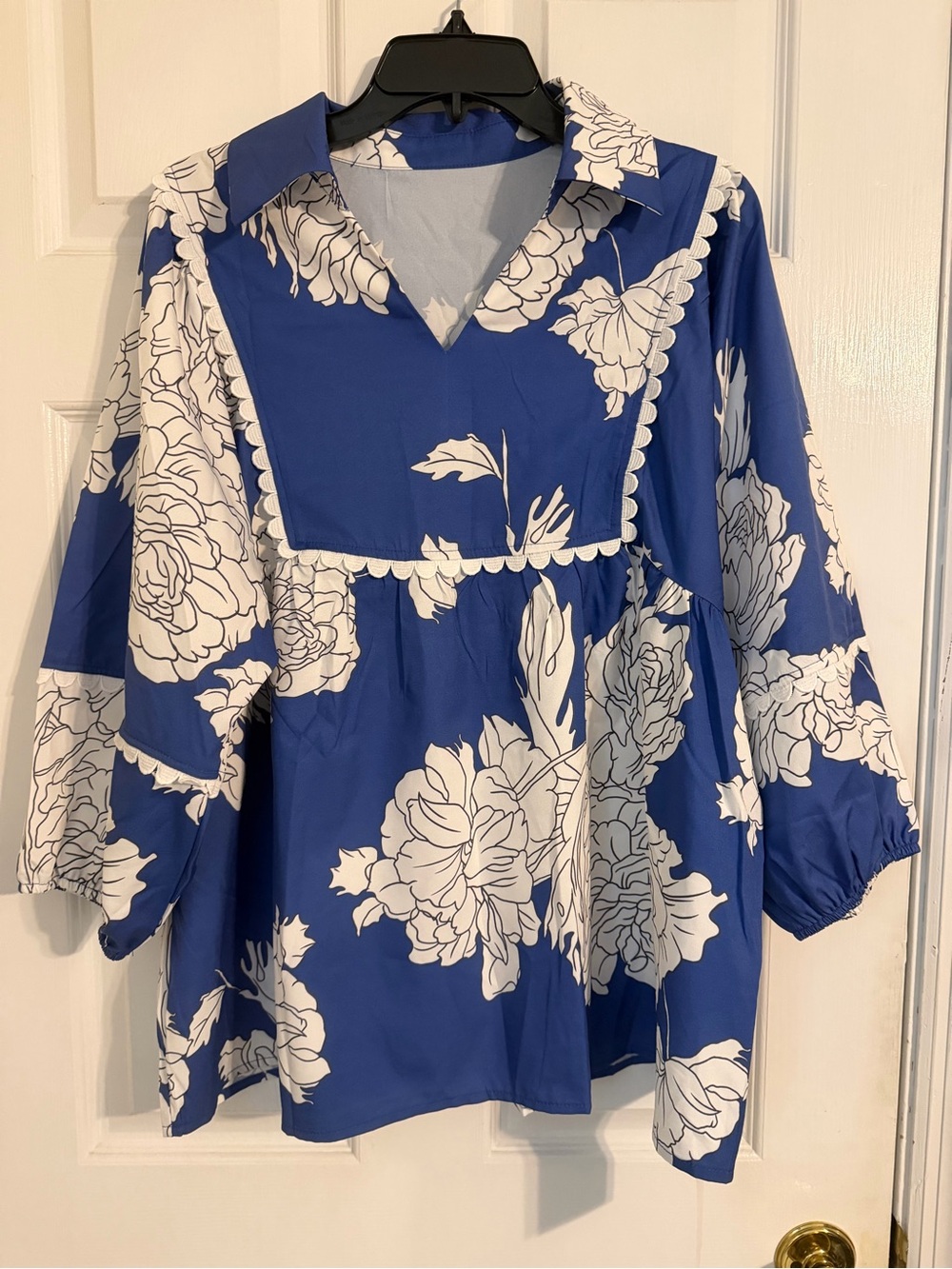 Amazon Blue & White Floral V-Neck Tunic Top